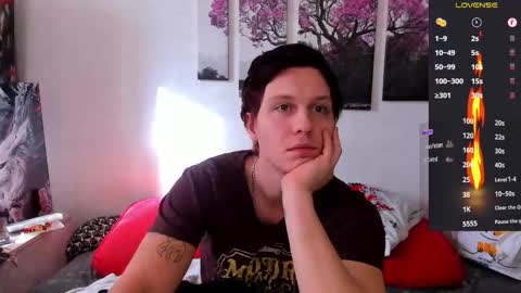 Snapshot of alex_wandhot chatting on 10.28.25 Alex WandHot online show from 10.28.25