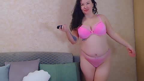 Snapshot of alexa__lexie chatting on 12.23.24 Alexa online show from 12.23.24