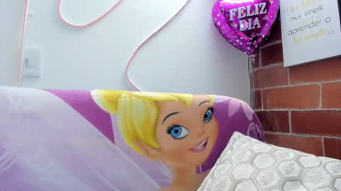 Snapshot of alexa_latina chatting on 10.25.25 alexa latina online show from 10.25.25