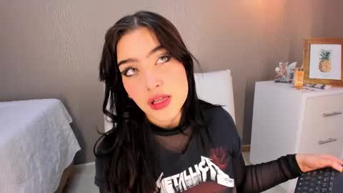 Alexa Thaylor online show from 12.25.24