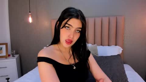 Alexa Thaylor online show from 12.31.24