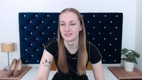 Snapshot of alexabigheart chatting on 12.11.24 Alexa with big heart 3 online show from 12.11.24