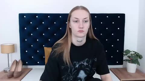 Snapshot of alexabigheart chatting on 12.21.24 Alexa with big heart 3 online show from 12.21.24