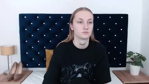 Snapshot of alexabigheart chatting on 12.21.24 Alexa with big heart 3 online show from 12.21.24