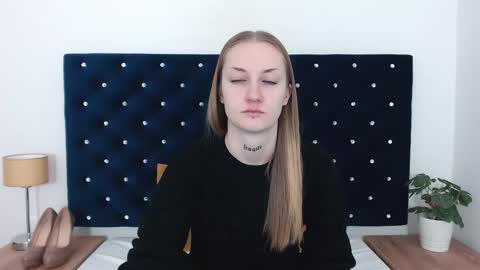 Snapshot of alexabigheart chatting on 12.28.24 Alexa with big heart 3 online show from 12.28.24