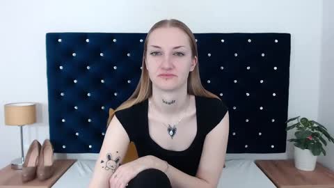 Snapshot of alexabigheart chatting on 01.04.25 Alexa with big heart 3 online show from 01.04.25