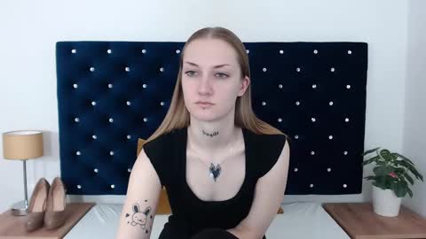Snapshot of alexabigheart chatting on 01.04.25 Alexa with big heart 3 online show from 01.04.25