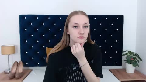 Snapshot of alexabigheart chatting on 01.21.25 Alexa with big heart 3 online show from 01.21.25