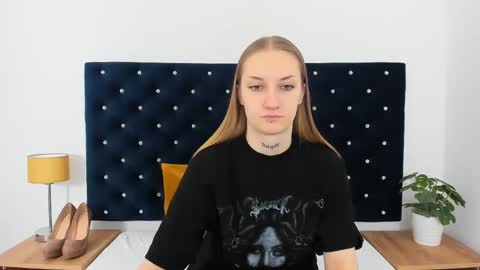 Snapshot of alexabigheart chatting on 02.06.25 Alexa with big heart 3 online show from 02.06.25