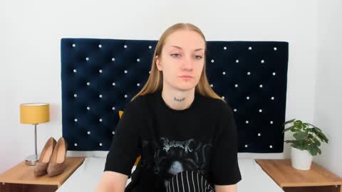 Snapshot of alexabigheart chatting on 02.11.25 Alexa with big heart 3 online show from 02.11.25