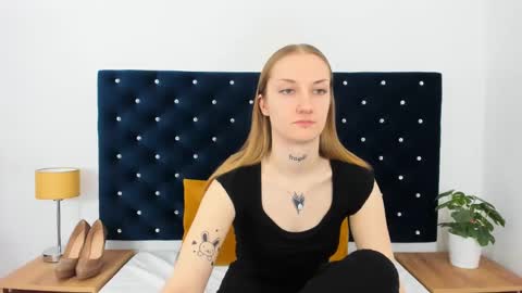 Snapshot of alexabigheart chatting on 02.12.25 Alexa with big heart 3 online show from 02.12.25