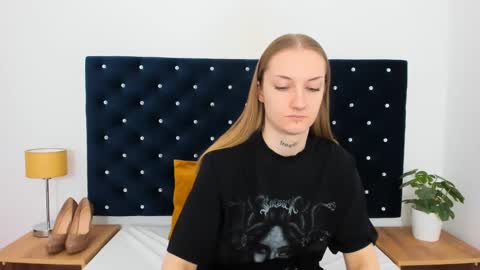 Snapshot of alexabigheart chatting on 02.19.25 Alexa with big heart 3 online show from 02.19.25