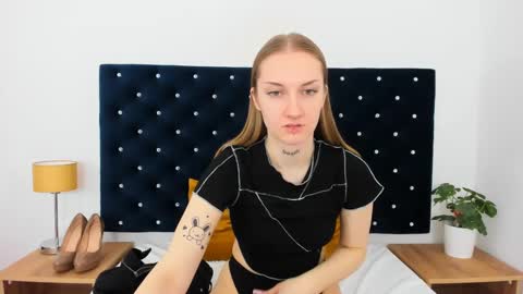 Snapshot of alexabigheart chatting on 03.04.25 Alexa with big heart 3 online show from 03.04.25