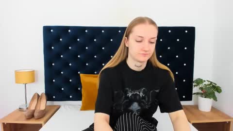 Snapshot of alexabigheart chatting on 03.10.25 Alexa with big heart 3 online show from 03.10.25