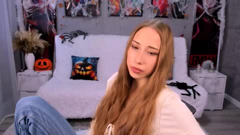 Snapshot of alexaharmon chatting on 10.16.25 AlexaHarmon online show from 10.16.25