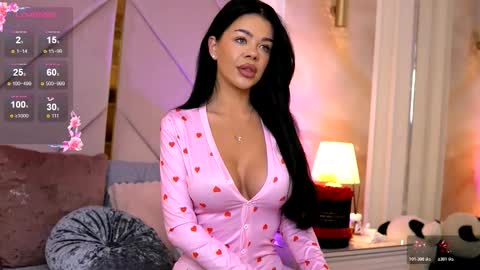 Snapshot of alexaheyess chatting on 11.01.25 Alexa online show from 11.01.25