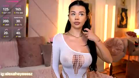 Snapshot of alexaheyess chatting on 06.18.26 Alexa online show from 06.18.26
