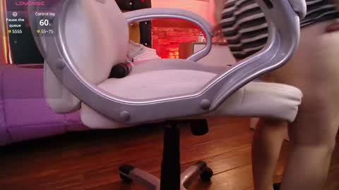 Snapshot of alexamoon__ chatting on 01.30.25 Alexa Moon online show from 01.30.25