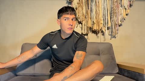 Snapshot of alexanddani chatting on 01.10.25 Alex Dani online show from 01.10.25