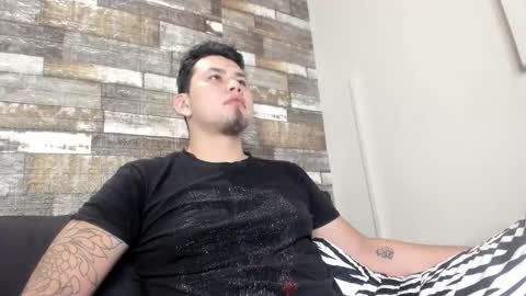 Snapshot of alexander_allen chatting on 10.12.25 alex online show from 10.12.25