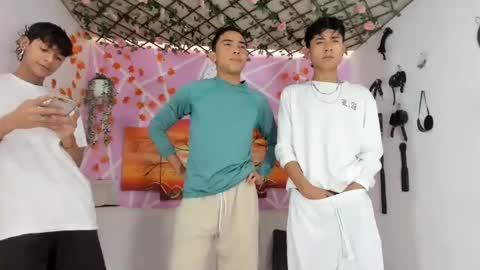 chicos hot online show from 02.15.25