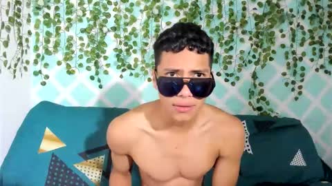 chicos hot online show from 09.28.25