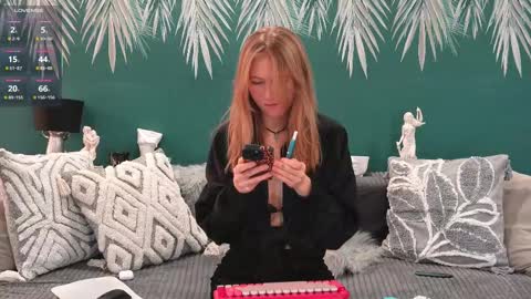 Alexandra Demore online show from 03.01.25