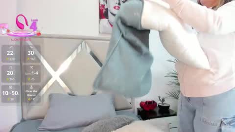 Snapshot of alexandra_torress chatting on 02.01.26 alexandra online show from 02.01.26