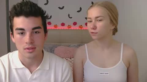 Snapshot of alexarti chatting on 10.16.25 Alex online show from 10.16.25