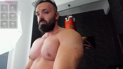 Snapshot of alexhunk09 chatting on 01.02.25 alexmusclegod online show from 01.02.25
