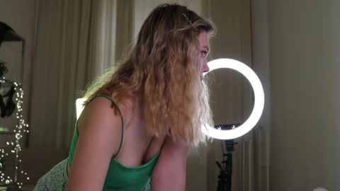 Alexina online show from 10.23.25