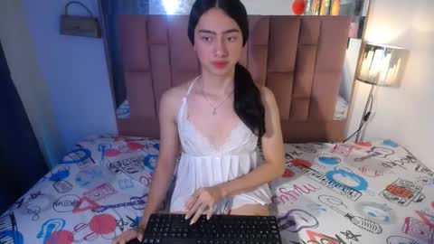 Snapshot of alexis_brown11 chatting on 09.20.25 -- ALEXIS -- online show from 09.20.25