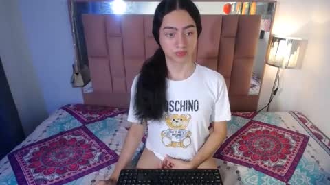 Snapshot of alexis_brown11 chatting on 10.01.25 -- ALEXIS -- online show from 10.01.25