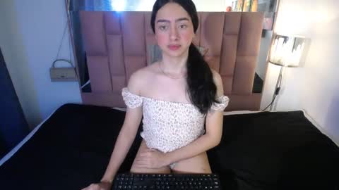 Snapshot of alexis_brown11 chatting on 10.11.25 -- ALEXIS -- online show from 10.11.25