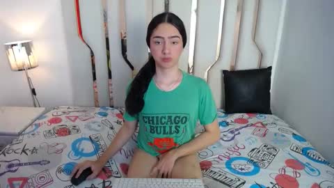 Snapshot of alexis_brown11 chatting on 10.31.25 -- ALEXIS -- online show from 10.31.25