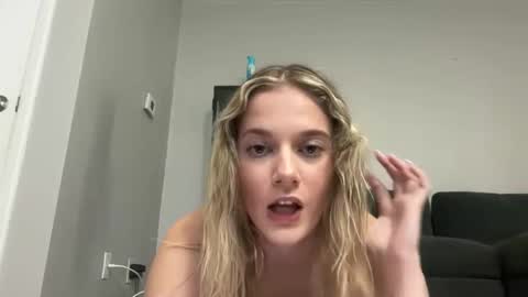 Snapshot of alexispaige06 chatting on 09.30.25 alexispaige06 online show from 09.30.25