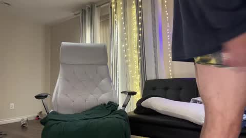 Snapshot of alexmanndickerson chatting on 10.31.25 Alex Mann online show from 10.31.25