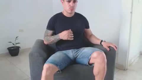 Snapshot of alexmaximuss chatting on 01.19.25 Maximuss online show from 01.19.25