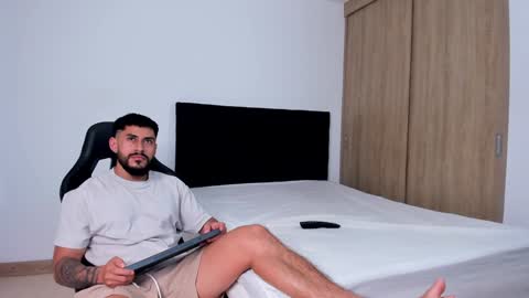 Alex   freelance model  instagram alex b229 online show from 12.31.24