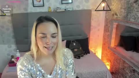 alezzafox__ online show from 10.10.25