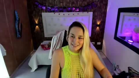 alezzafox__ online show from 10.13.25