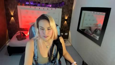 alezzafox__ online show from 10.23.25