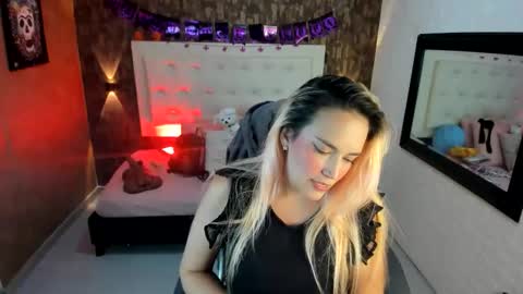 alezzafox__ online show from 10.24.25