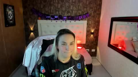 alezzafox__ online show from 10.27.25