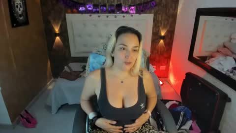 alezzafox__ online show from 10.29.25