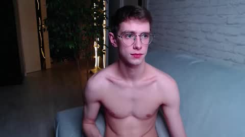 Snapshot of alfie_evanss chatting on 10.04.25 Alfie online show from 10.04.25