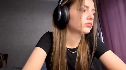 Snapshot of alfrediamordino chatting on 10.12.25 Alice online show from 10.12.25
