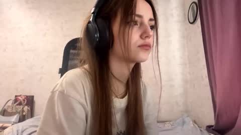 Snapshot of alfrediamordino chatting on 10.13.25 Alice online show from 10.13.25