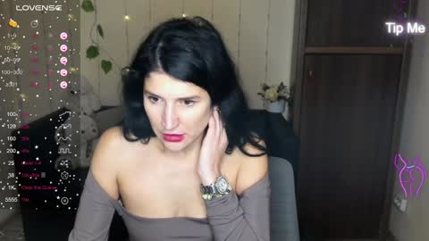 Snapshot of alianna_solo_kiss chatting on 01.04.25 Alianna online show from 01.04.25