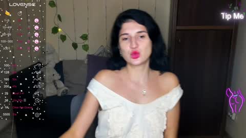 Snapshot of alianna_solo_kiss chatting on 01.11.25 Alianna online show from 01.11.25